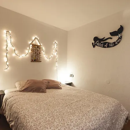 Lets Holidays Gabarra Apartment
